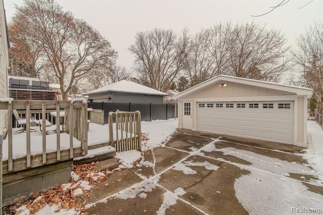 Building Photo - 122 N Helen Ave