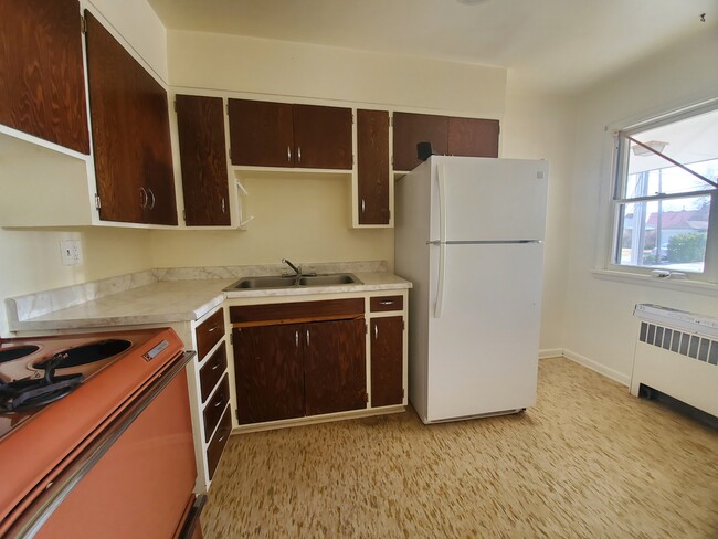 Building Photo - Burton 6-Plex