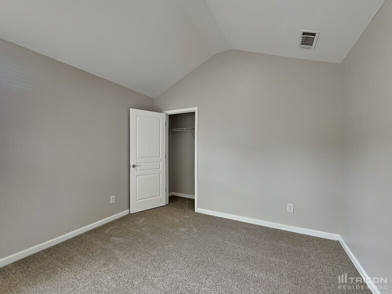 Building Photo - 632 Talon View Ct