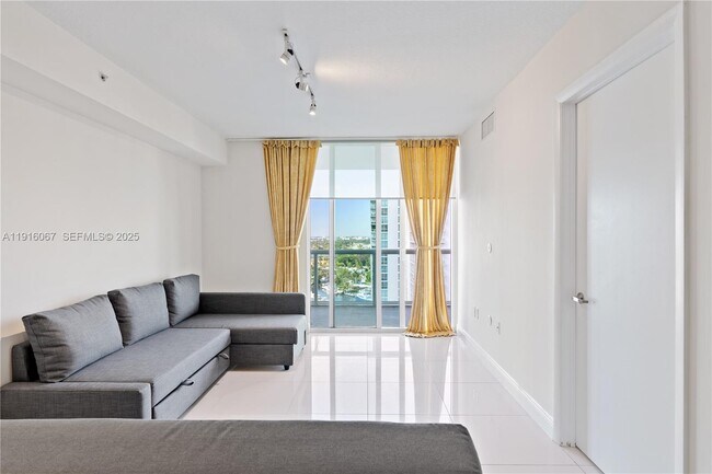 Building Photo - 1871 NW S River Dr