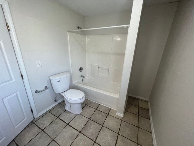 Building Photo - PRE-LEASING! Adorable Bungalow Steps From ...