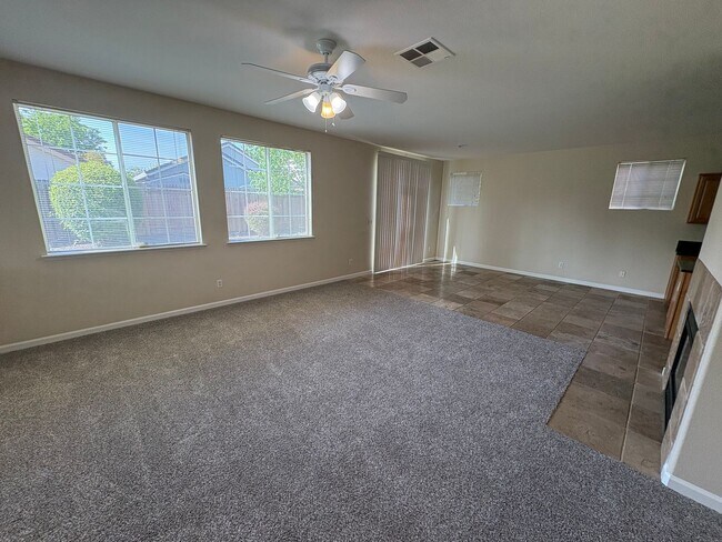 Building Photo - 2216 Cermak Way