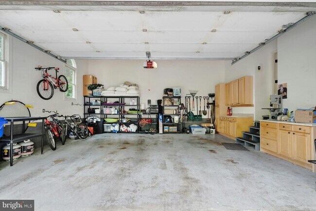 Building Photo - 6698 Glenbrook Rd
