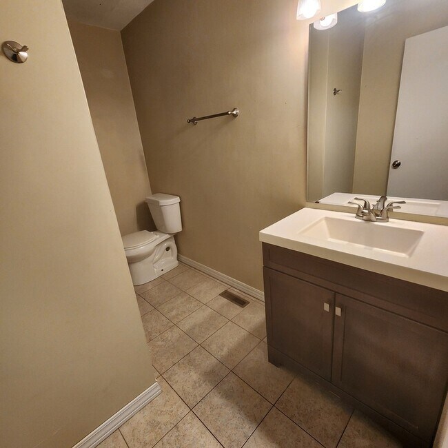 Building Photo - 703 Ikes Rd