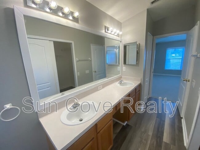 Building Photo - 5107 Gato Del Sol Cir