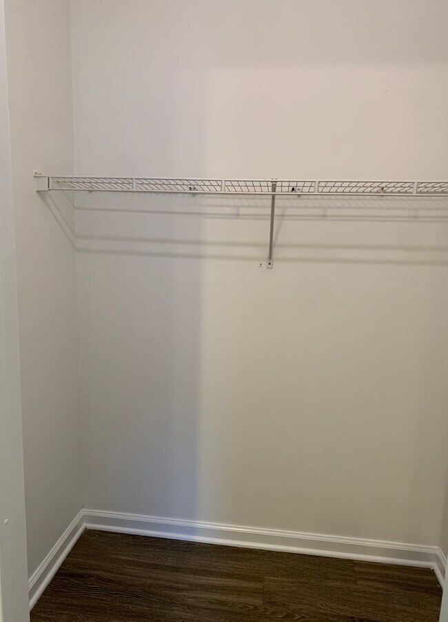 Building Photo - 3 Bedroom 2 Bath House on Hillsdale Drive