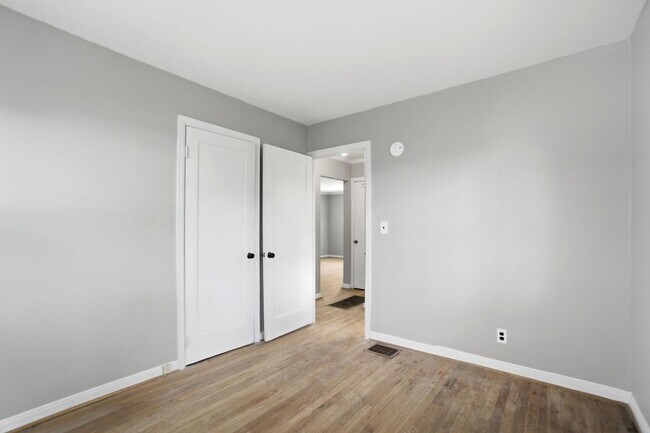 Building Photo - 3267 Walmar Dr
