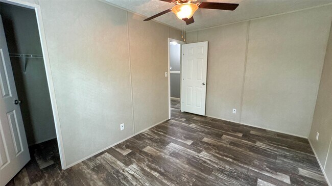 Building Photo - 7865 Pinecone Ln