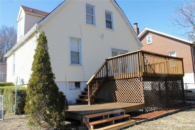 Building Photo - Absolutely adorable 3 bedroom/1.5 bath hou...