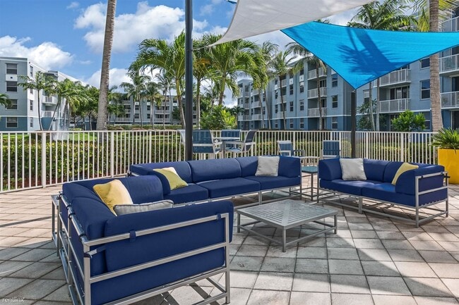 Building Photo - 399 E Sheridan St