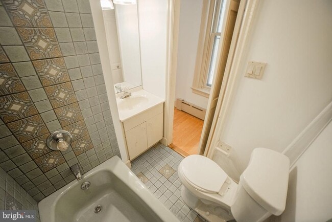 Building Photo - 2408 Spruce St