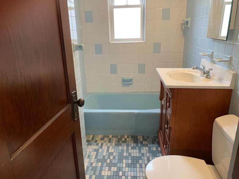 Building Photo - 20 Templeton Pky