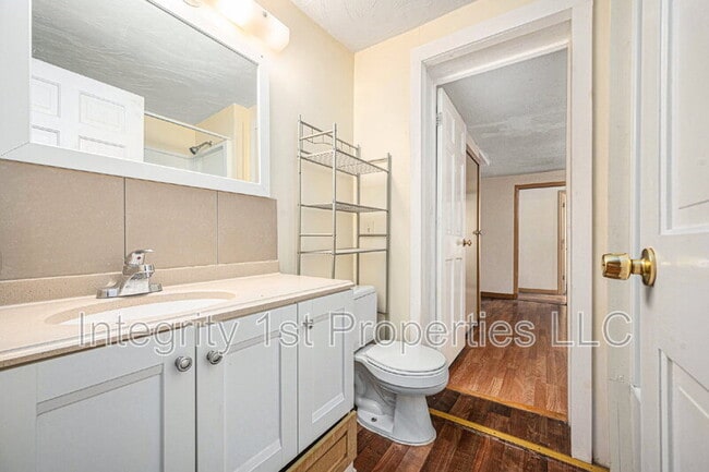 Building Photo - 618 N 11th St