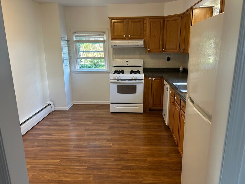 Kitchen - 28 S Eckar St