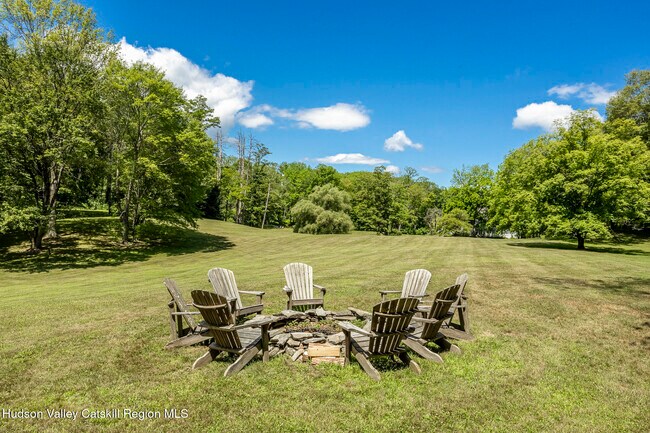 Building Photo - 176 Schoolhouse Rd