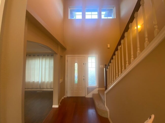 Building Photo - Beautiful Spanaway Home! Apply Today