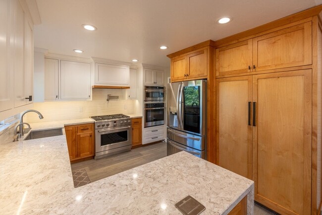 Building Photo - Amazing 4 bedroom home in one of Castro Valley's most desirable neighborhoods.  Owned solar!