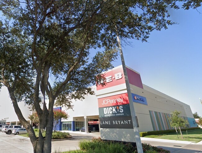 Building Photo - 501 Wilmington Dr