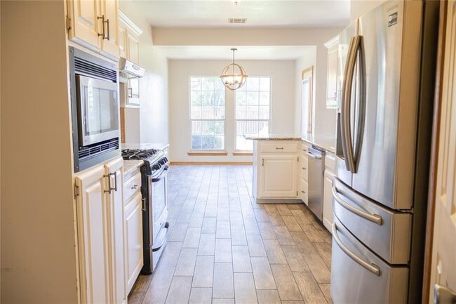 Building Photo - 504 Quail Run N