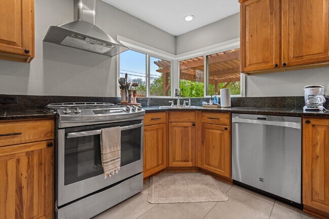 Building Photo - Wonderful Sloan's Lake Home