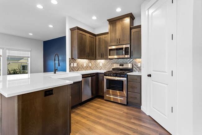 Building Photo - 2022 - Plenty of upgrades !  Access to Pool + Amenities. AC on Main, Walking trails, Nice End uni...