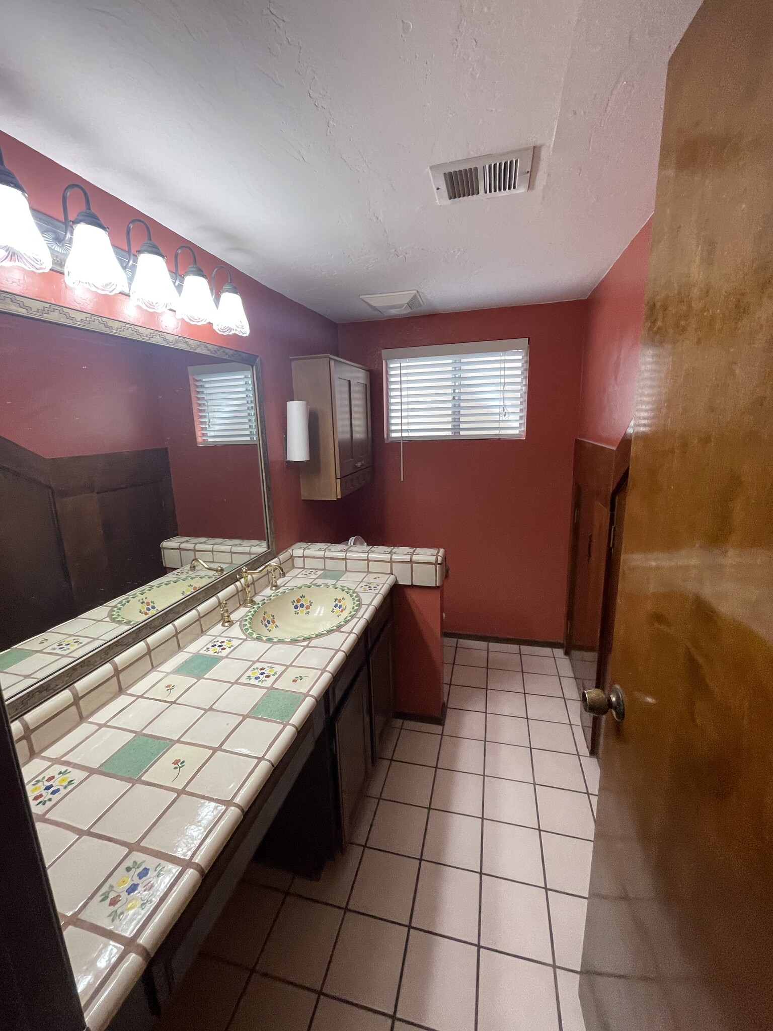 Building Photo - 6533 N 7th Ave