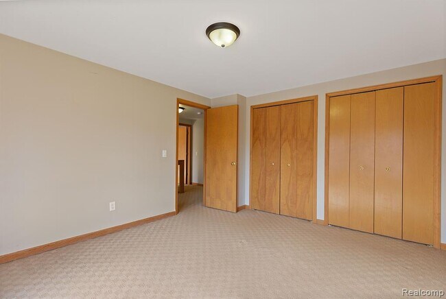 Building Photo - 37701 Fleetwood Dr