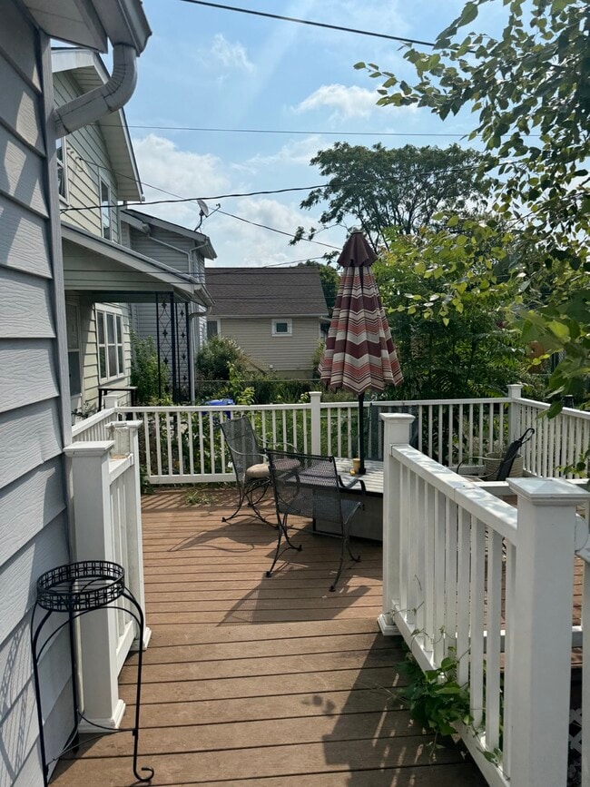 Building Photo - 265 E Markison Ave