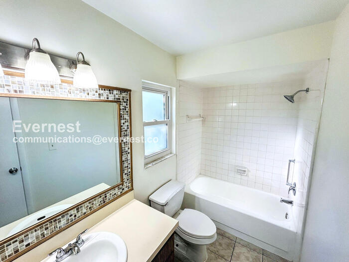 Building Photo - 1301 Gulfview Woods Ln