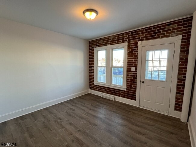 Building Photo - 220 Filmore St