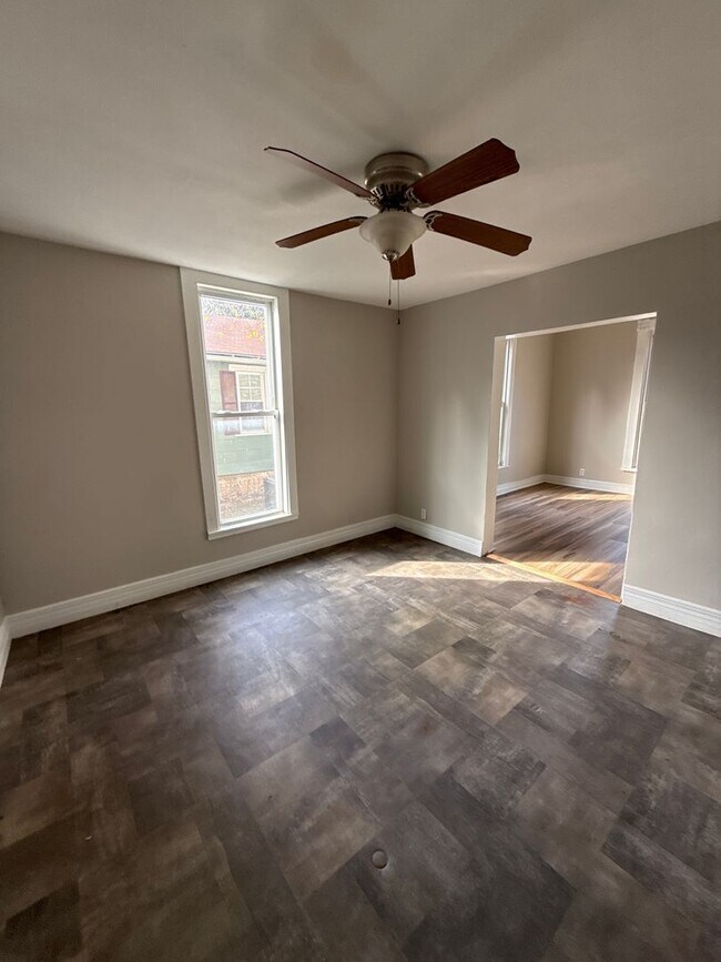 Building Photo - 3 bedroom/2 bath house