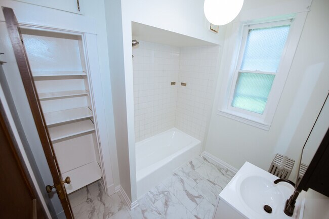 Building Photo - 5051 W Berenice Ave