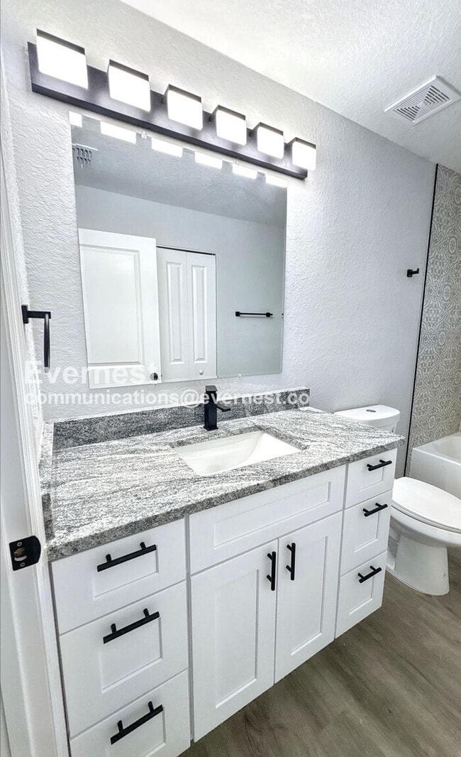 Building Photo - 1919 21st St S