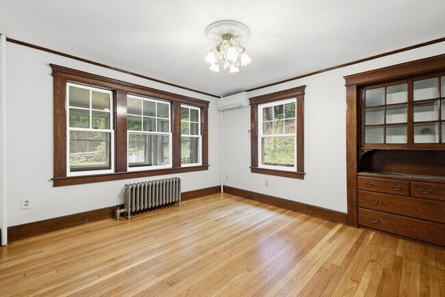 Building Photo - 24 Hildreth St