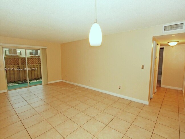 Building Photo - 8650 SW 109th Ave