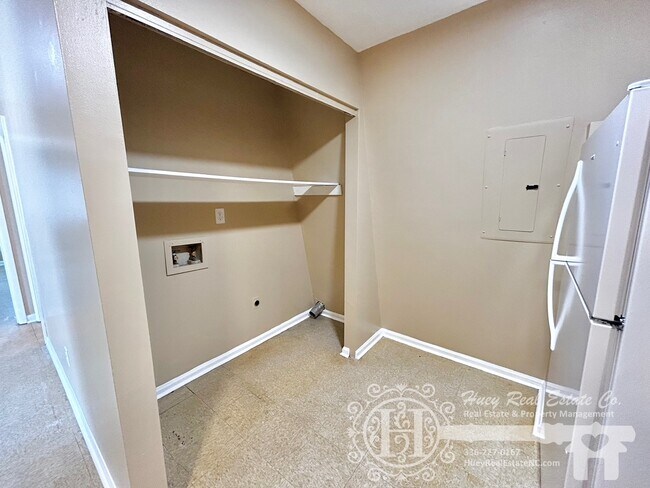 Building Photo - 206 Robin Ln