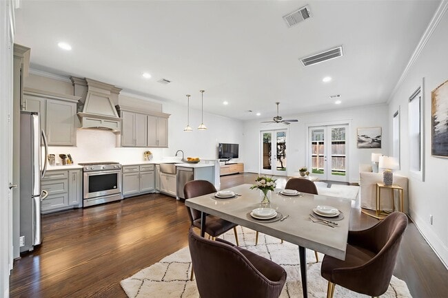 Building Photo - 819 Algregg St