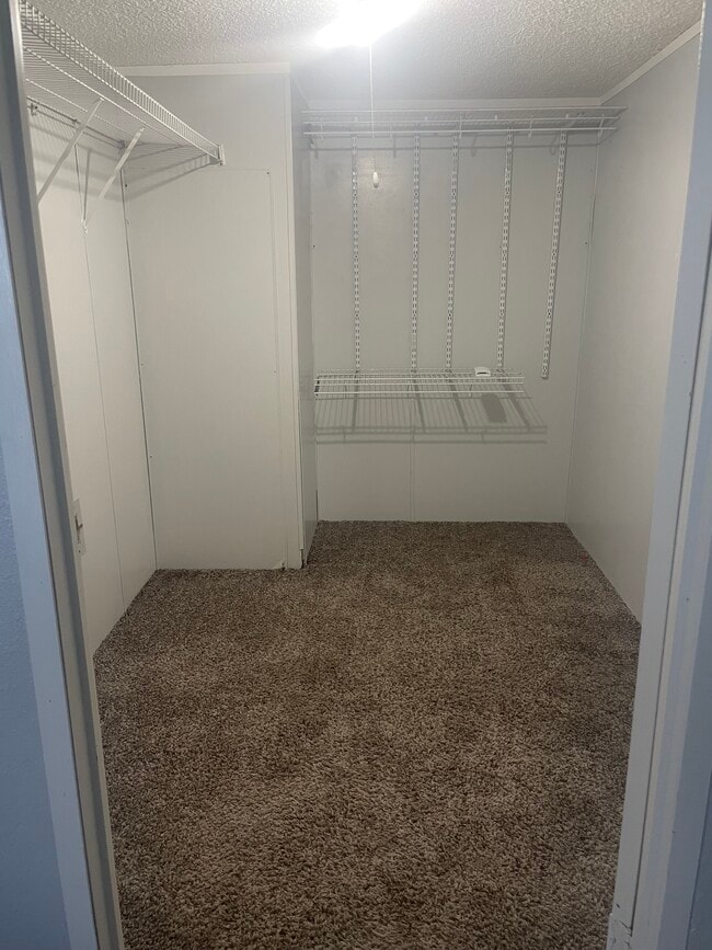 Building Photo - 5012 Shoreline Cir W
