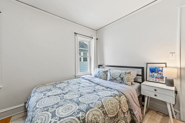 Building Photo - 4518 N Woodburn St