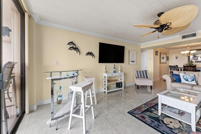 Building Photo - 1 Key Capri