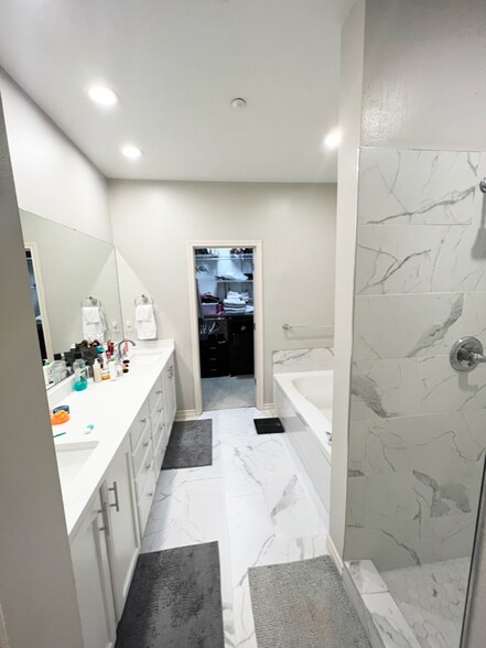 Building Photo - 4330 McKinney Ave