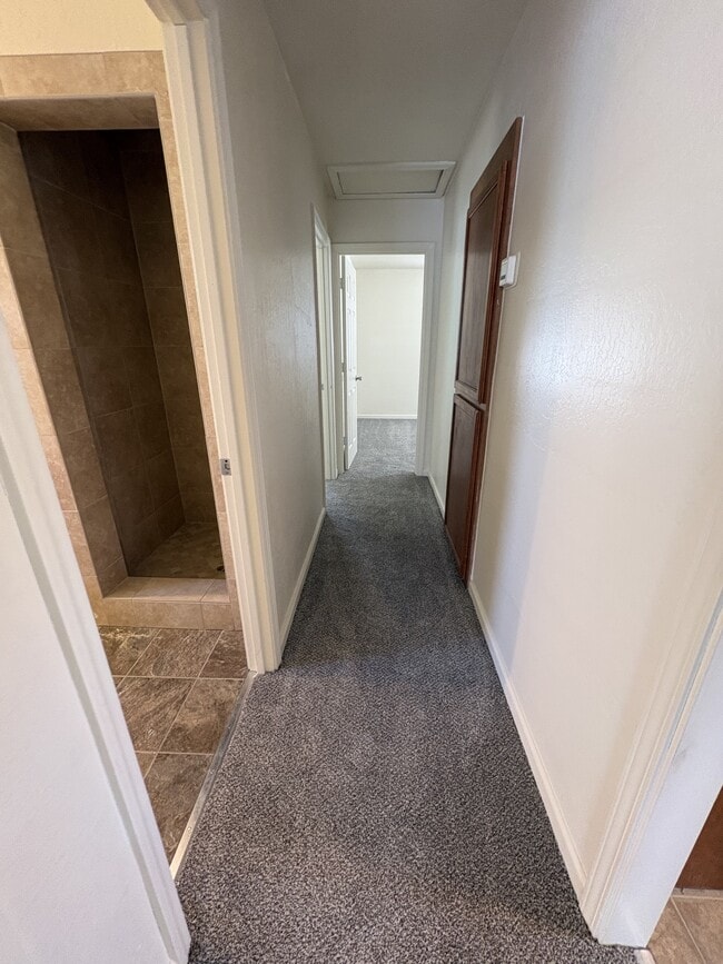 Building Photo - 401 Ainsley Ave