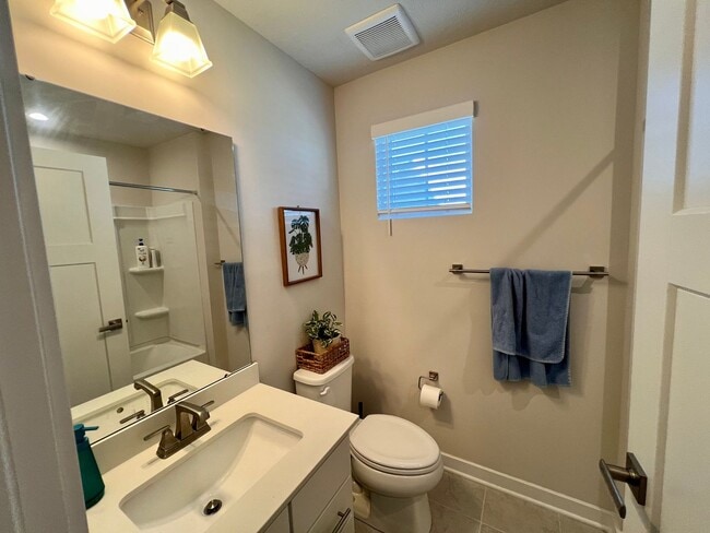 Building Photo - Sewickley - 4 Bedroom 3.5 Bathroom - End U...