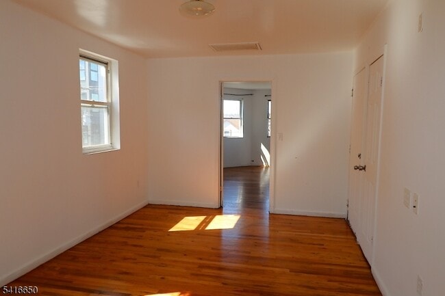 Building Photo - 524 Mulberry St
