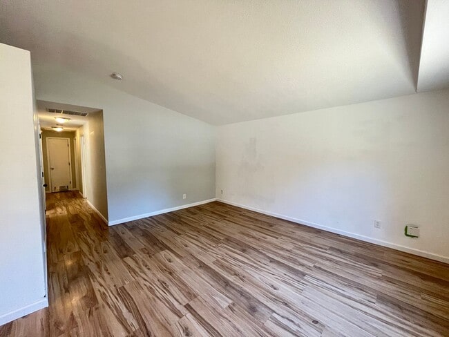 Building Photo - This Adorable 3 Bed / 2.5 Bath Ranch Style Homes Offers A Large Backyard and Beautiful Natural Li...