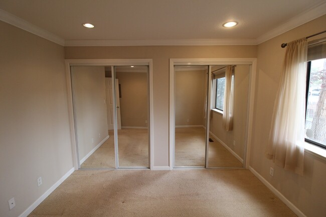 Building Photo - Concord Beautiful 1 bedroom 1 bath condo u...