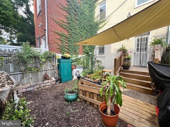 Building Photo - 1610 4th St NW