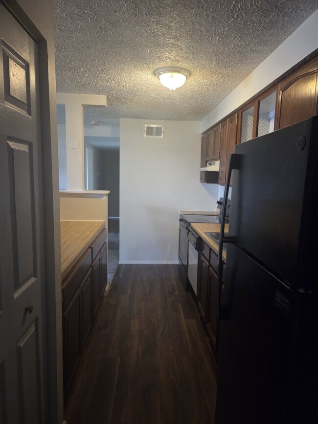 Building Photo - "Charming 2-Bed Retreat in Frederick - Cozy Living Awaits!"