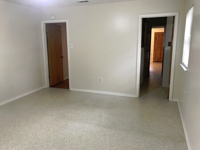 Building Photo - 13001 Woodway Dr