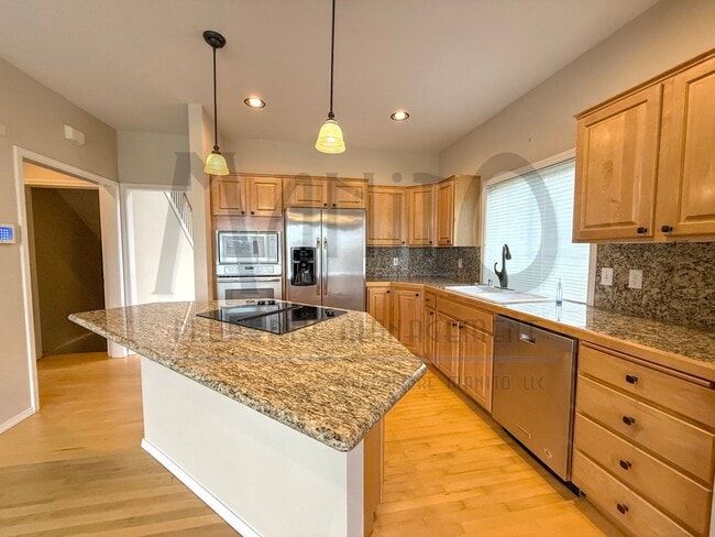 Building Photo - Beautiful Carnahan Crest Townhome